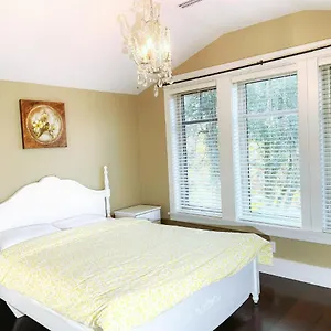 紧邻magee中学 No 1温哥华市中心舒适优雅独立卫生间套房 Homestay