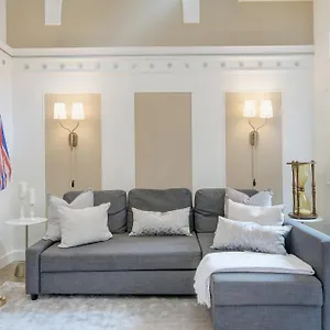 Victoria's Parliamentary With Private Rooftop Patio & Harbour View Apartment
